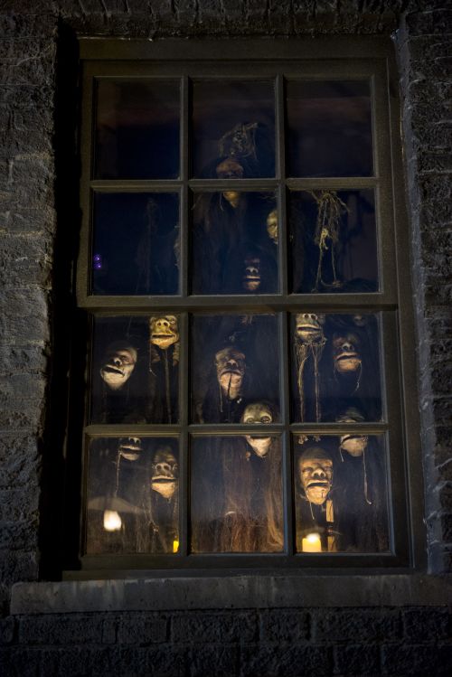 Click to view full size image
==============
Knockturn_Alley.jpg Knockturn_Alley.jpg