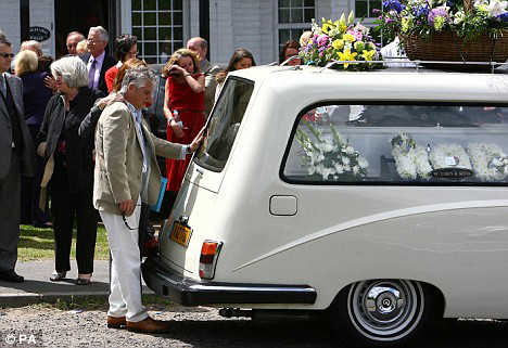 funeral3.jpg funeral3.jpg