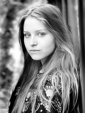 jessie-cave-1~0.jpg