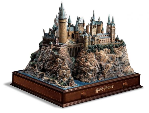Click to view full size image
==============
box_hogwarts1.jpg box_hogwarts1.jpg
