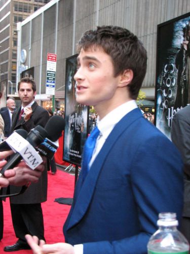Click to view full size image
==============
hpgof_nyc_premiere_drcom_051.jpg hpgof_nyc_premiere_drcom_051.jpg