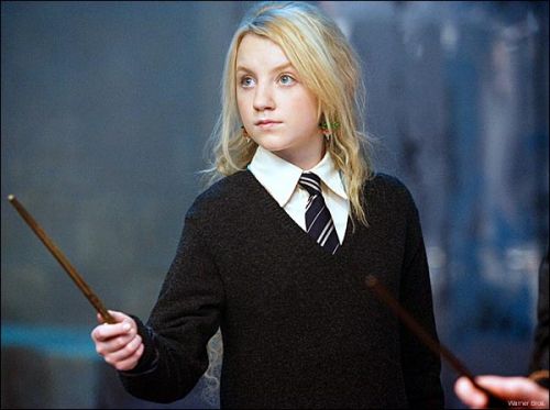 Click to view full size image
==============
Luna Lovegood
Luna em um dos encontros da AD
Luna Lovegood
Luna em um dos encontros da AD