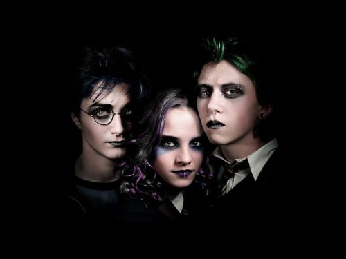 Click to view full size image
==============
mayra-gothtrio800.jpg mayra-gothtrio800.jpg