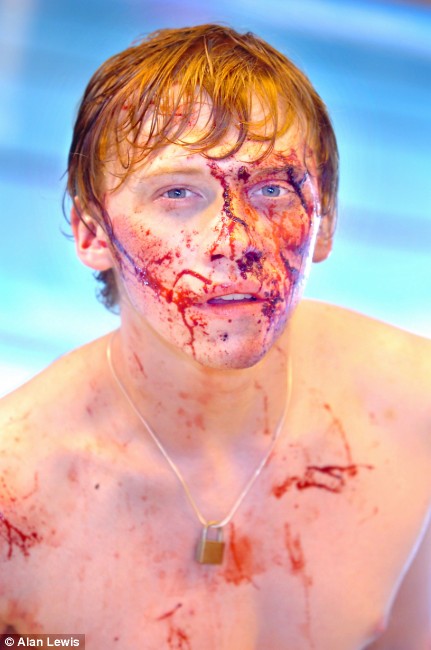 Rupert em Cherry Bomb
Rupert em Cherry Bomb